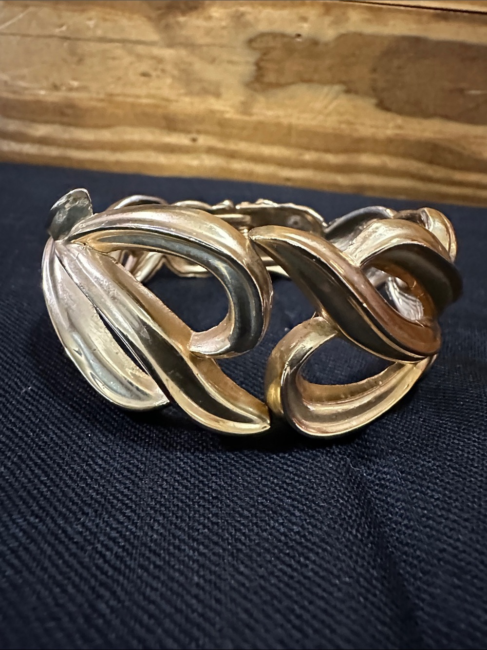 1950s – 1960s vintage gold tone cuff bracelet.